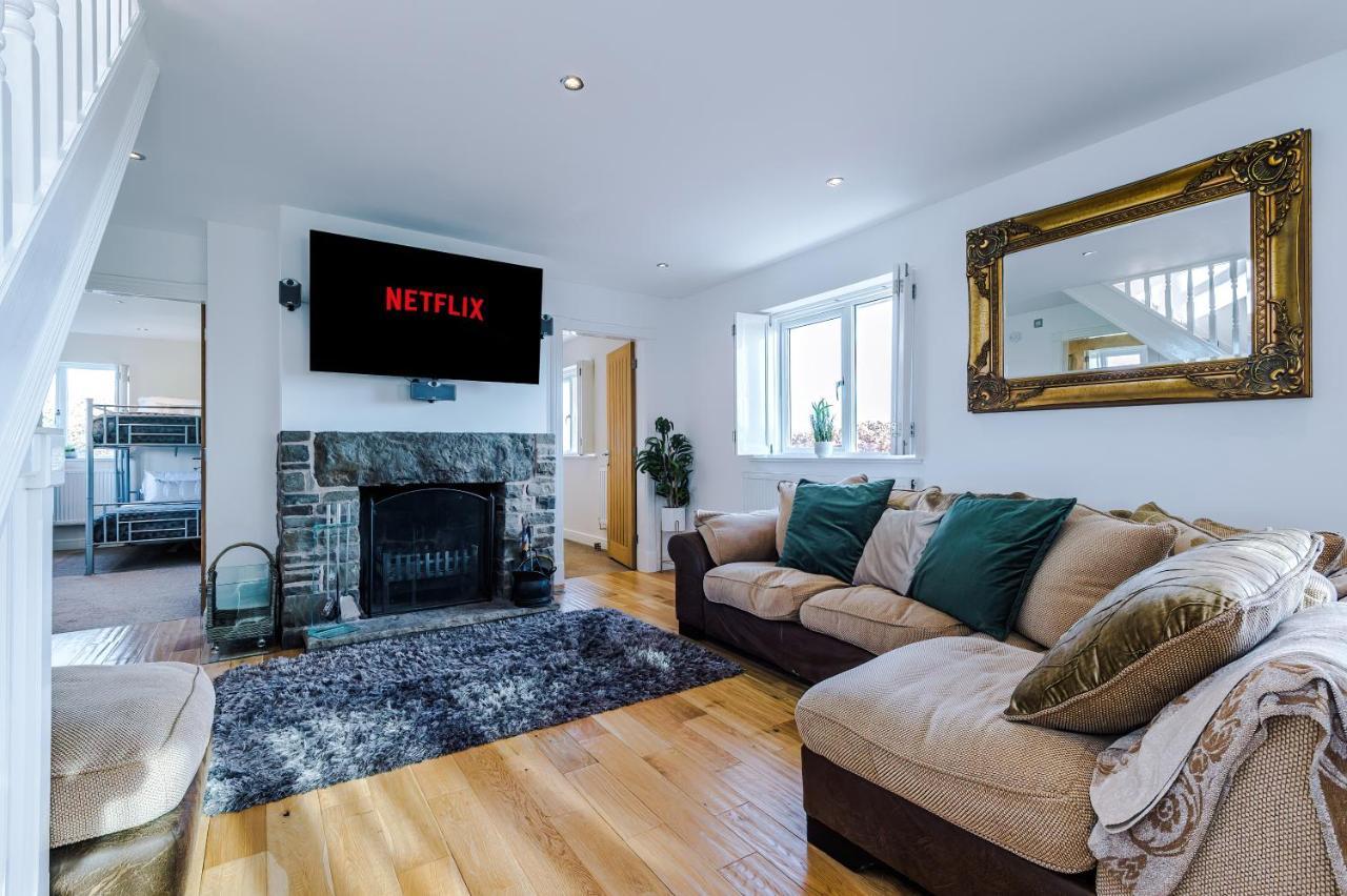 Woodlands by Greenstay: Luxury Cottage with Countryside Views Bodelwyddan Exterior photo
