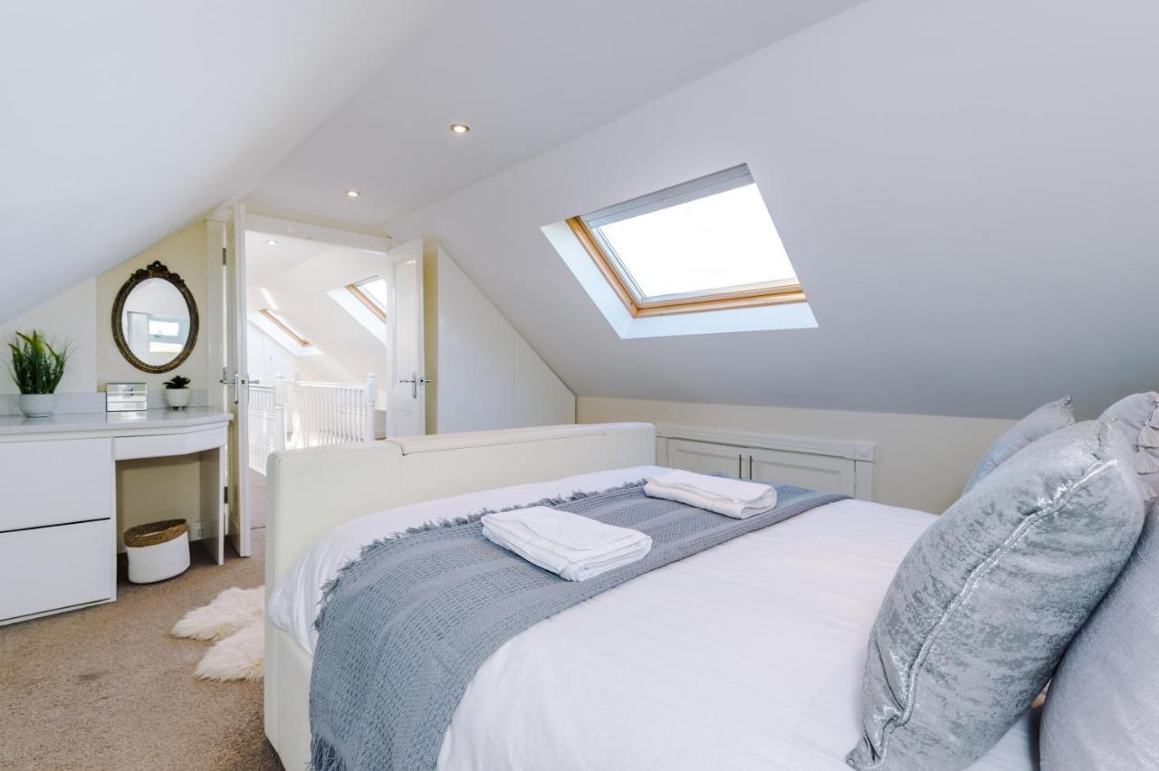 Woodlands by Greenstay: Luxury Cottage with Countryside Views Bodelwyddan Exterior photo