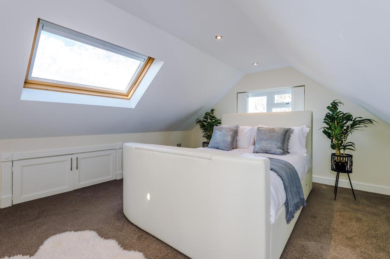 Woodlands by Greenstay: Luxury Cottage with Countryside Views Bodelwyddan Exterior photo