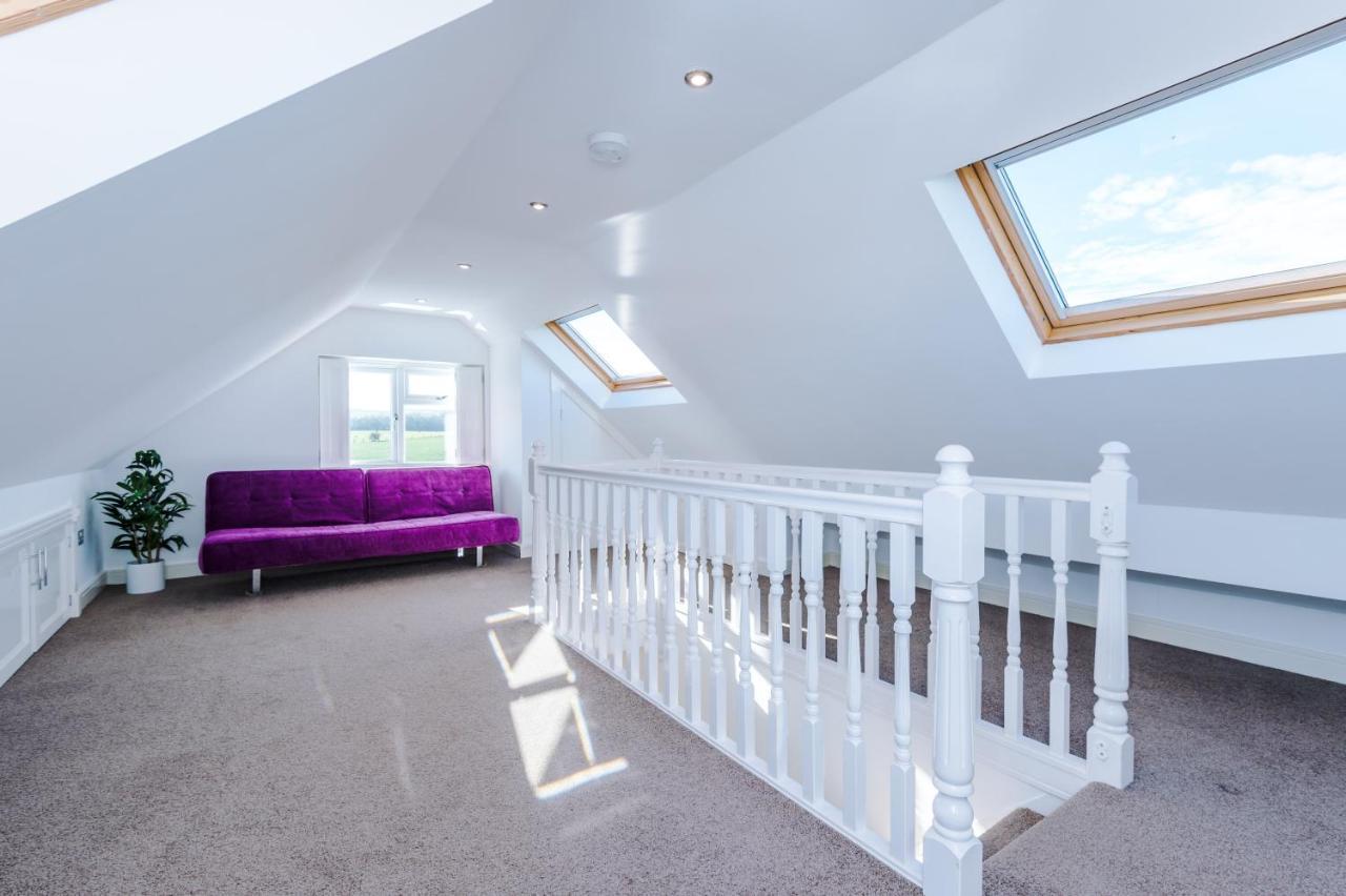 Woodlands by Greenstay: Luxury Cottage with Countryside Views Bodelwyddan Exterior photo
